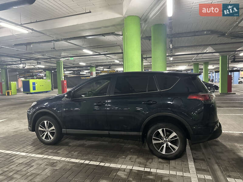 Позашляховик / Кросовер Toyota RAV4 2018 в Гатне