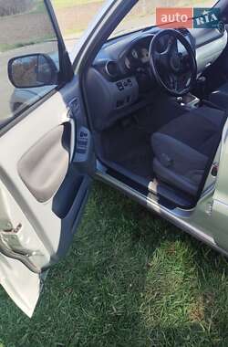 Внедорожник / Кроссовер Toyota RAV4 2003 в 