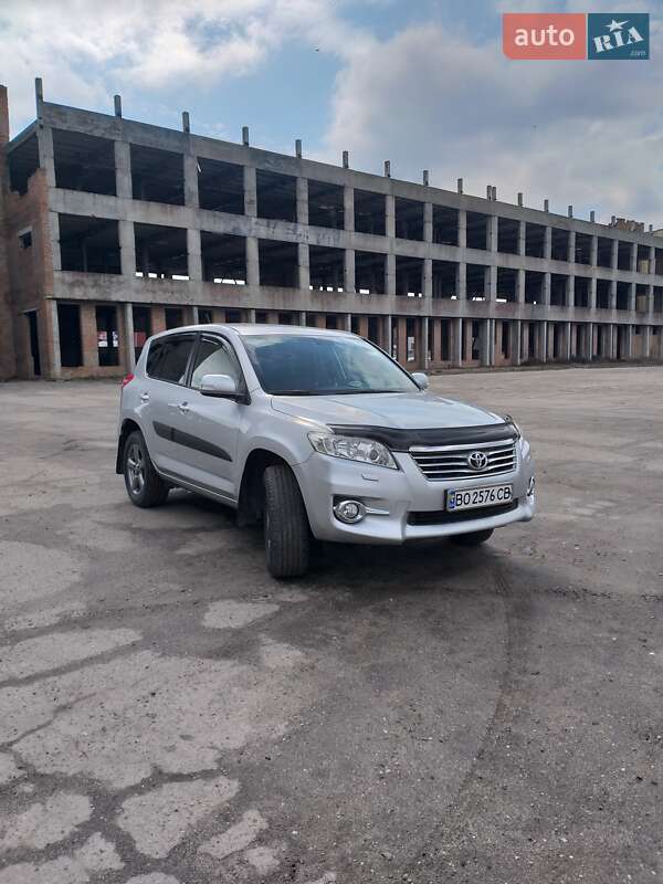 Позашляховик / Кросовер Toyota RAV4 2012 в Тернополі