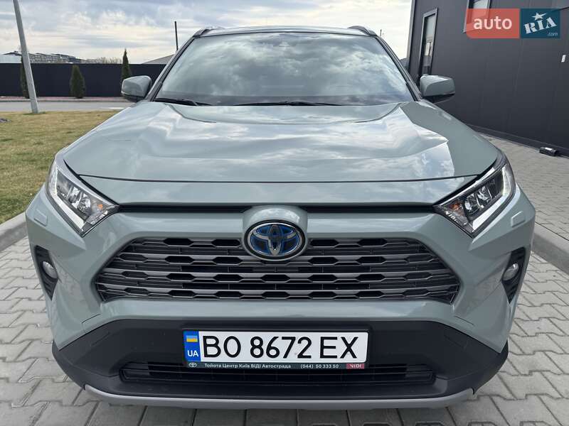 Внедорожник / Кроссовер Toyota RAV4 2021 в 