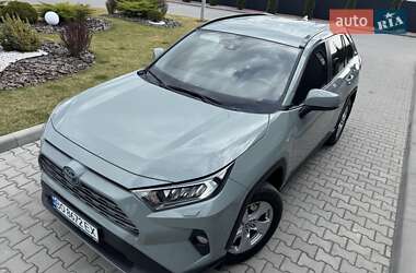 Внедорожник / Кроссовер Toyota RAV4 2021 в 