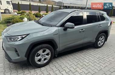 Внедорожник / Кроссовер Toyota RAV4 2021 в 