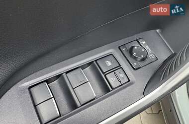 Внедорожник / Кроссовер Toyota RAV4 2021 в 