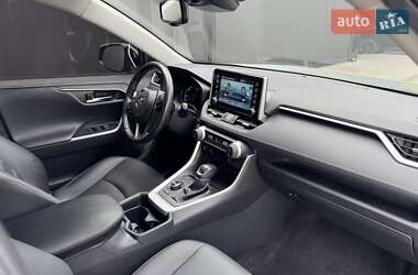 Внедорожник / Кроссовер Toyota RAV4 2021 в 