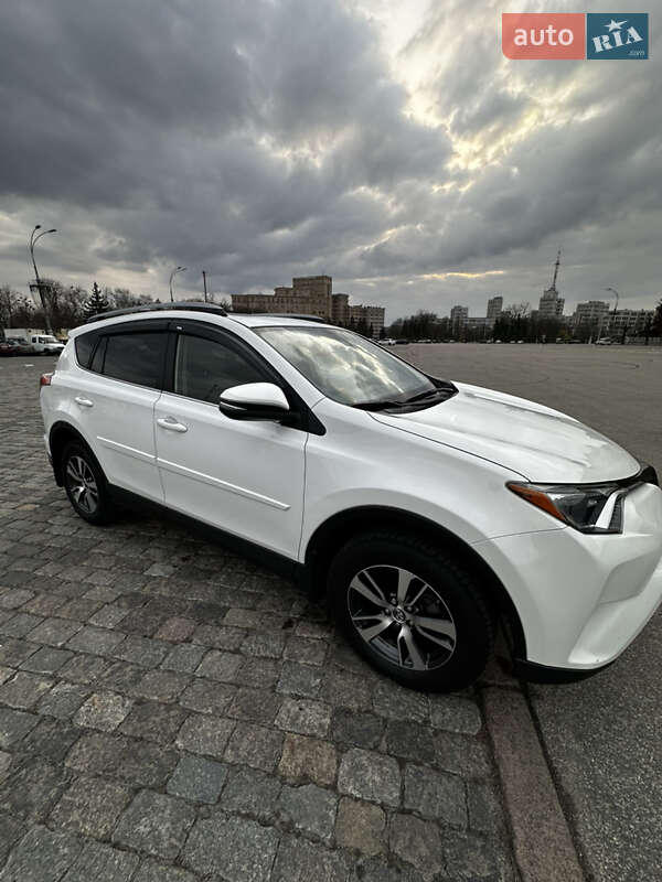 Позашляховик / Кросовер Toyota RAV4 2018 в Києві