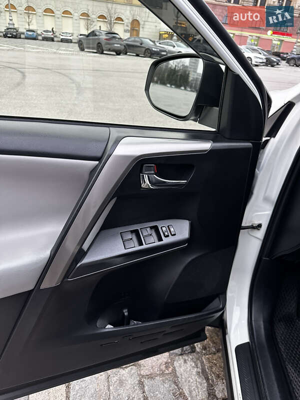 Позашляховик / Кросовер Toyota RAV4 2018 в Києві