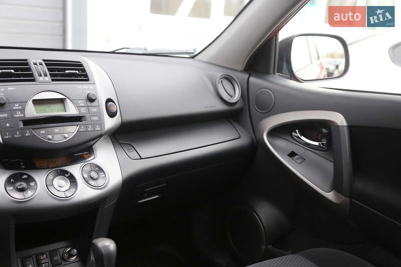 Внедорожник / Кроссовер Toyota RAV4 2006 в Киеве