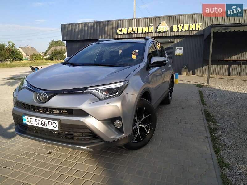 Позашляховик / Кросовер Toyota RAV4 2017 в Кам'янському