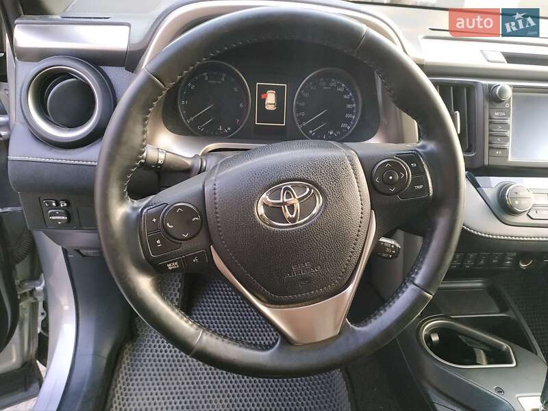 Позашляховик / Кросовер Toyota RAV4 2017 в Кам'янському