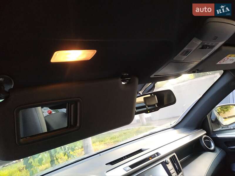 Позашляховик / Кросовер Toyota RAV4 2017 в Кам'янському