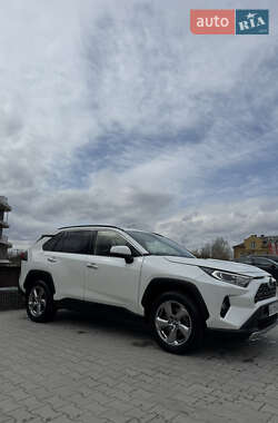 Внедорожник / Кроссовер Toyota RAV4 2019 в 