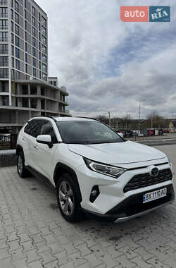 Внедорожник / Кроссовер Toyota RAV4 2019 в 