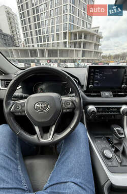 Внедорожник / Кроссовер Toyota RAV4 2019 в 