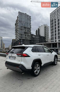 Внедорожник / Кроссовер Toyota RAV4 2019 в 