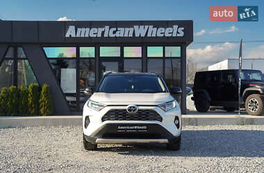 Позашляховик / Кросовер Toyota RAV4 2020 в 