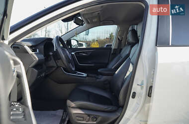 Позашляховик / Кросовер Toyota RAV4 2020 в 