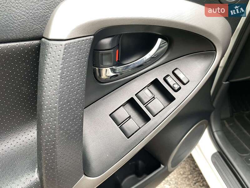 Позашляховик / Кросовер Toyota RAV4 2010 в Черкасах
