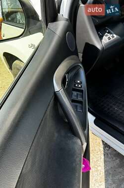 Позашляховик / Кросовер Toyota RAV4 2012 в 
