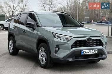 Внедорожник / Кроссовер Toyota RAV4 2019 в 