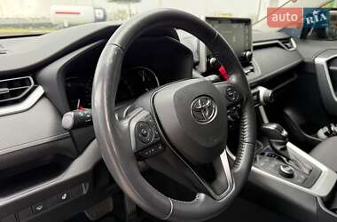 Внедорожник / Кроссовер Toyota RAV4 2019 в 