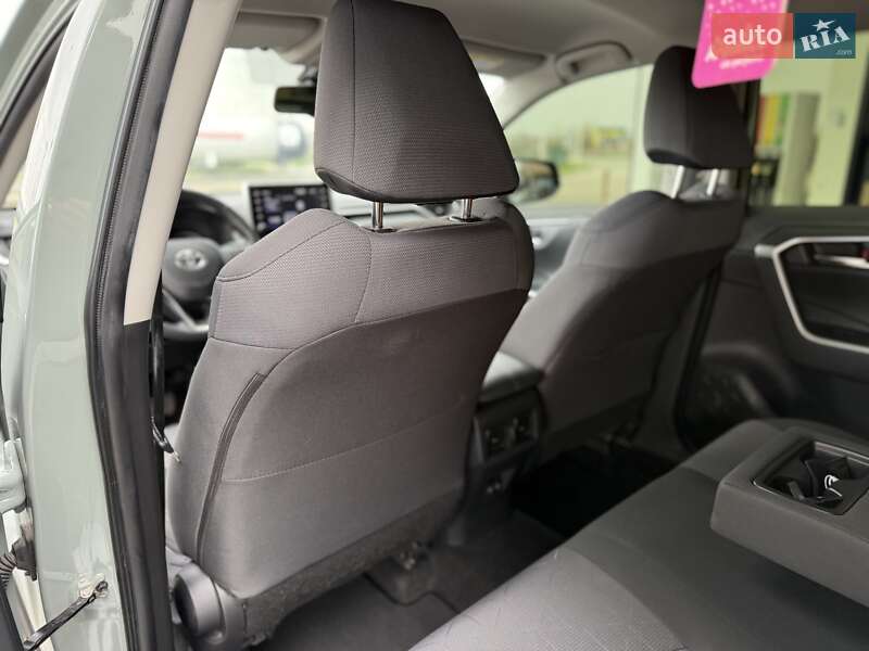 Позашляховик / Кросовер Toyota RAV4 2019 в Дніпрі