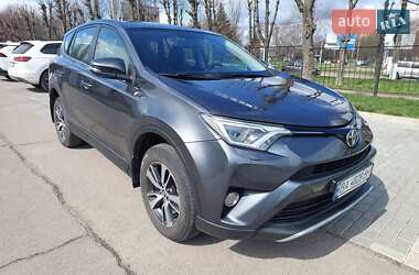 Внедорожник / Кроссовер Toyota RAV4 2015 в 