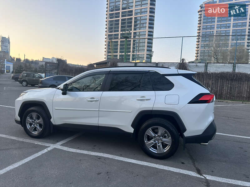Позашляховик / Кросовер Toyota RAV4 2022 в Тячеві