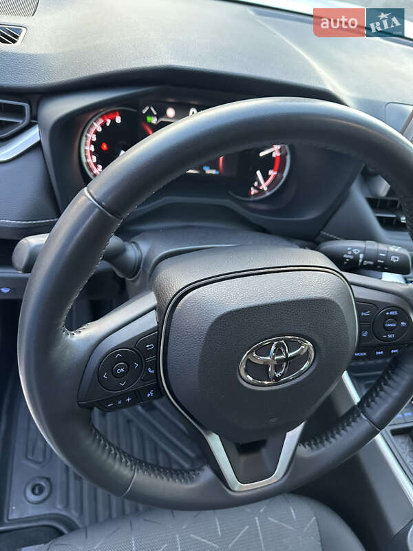 Позашляховик / Кросовер Toyota RAV4 2022 в Тячеві