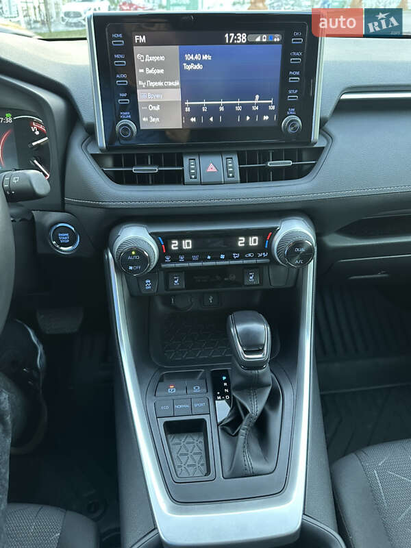 Позашляховик / Кросовер Toyota RAV4 2022 в Тячеві