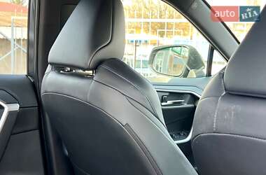 Позашляховик / Кросовер Toyota RAV4 2023 в 