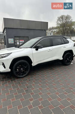 Позашляховик / Кросовер Toyota RAV4 2024 в 