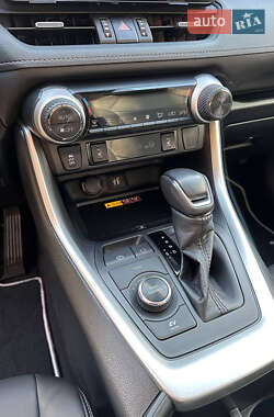 Внедорожник / Кроссовер Toyota RAV4 2023 в 