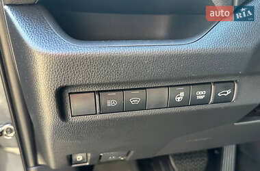 Внедорожник / Кроссовер Toyota RAV4 2023 в 