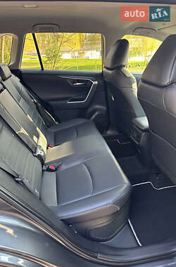 Внедорожник / Кроссовер Toyota RAV4 2023 в 