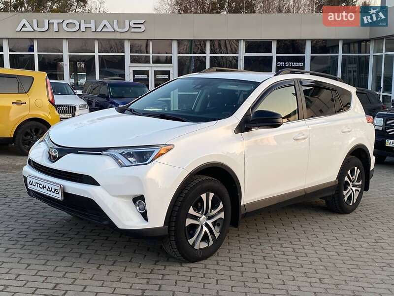 Позашляховик / Кросовер Toyota RAV4 2017 в 