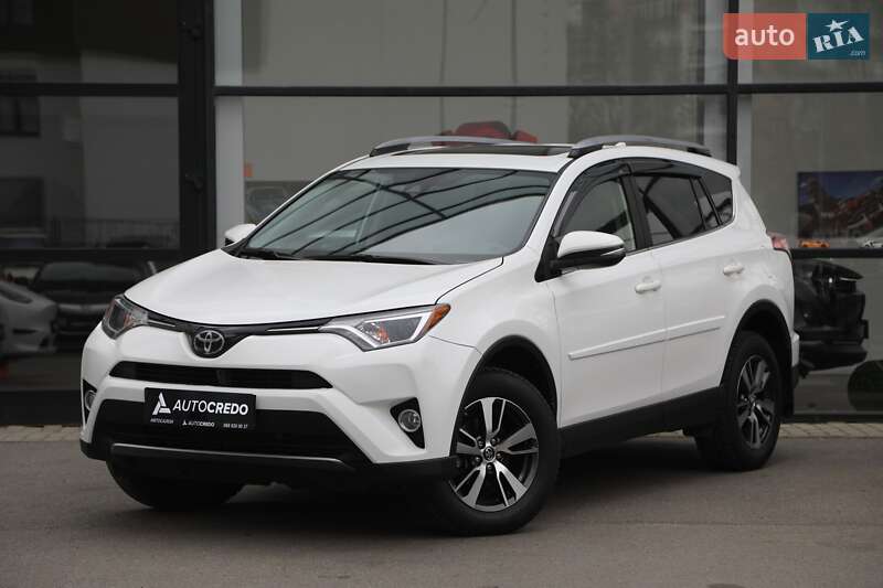 Внедорожник / Кроссовер Toyota RAV4 2018 в 