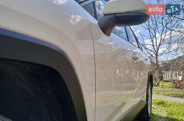 Внедорожник / Кроссовер Toyota RAV4 2021 в 