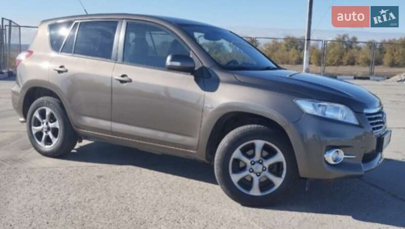 Внедорожник / Кроссовер Toyota RAV4 2010 в Днепре