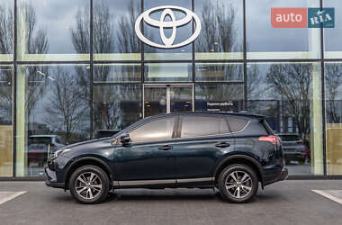 Внедорожник / Кроссовер Toyota RAV4 2018 в 