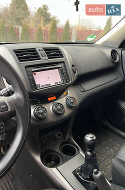 Внедорожник / Кроссовер Toyota RAV4 2011 в 