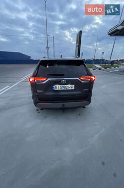 Позашляховик / Кросовер Toyota RAV4 2020 в 