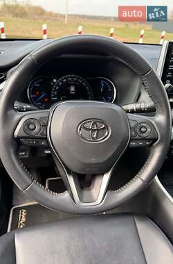 Позашляховик / Кросовер Toyota RAV4 2019 в 