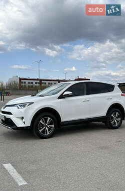 Внедорожник / Кроссовер Toyota RAV4 2016 в 