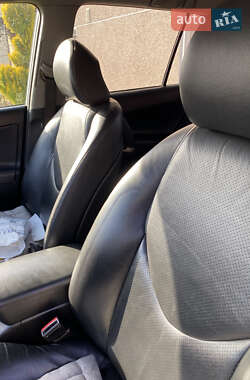 Внедорожник / Кроссовер Toyota RAV4 2006 в 