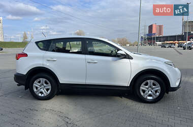 Внедорожник / Кроссовер Toyota RAV4 2014 в 
