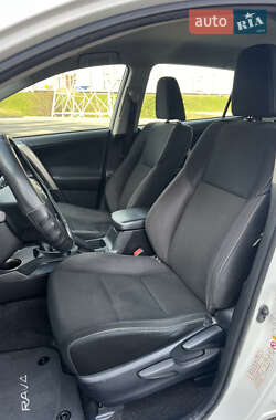 Внедорожник / Кроссовер Toyota RAV4 2014 в 