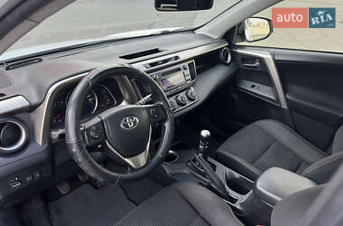 Внедорожник / Кроссовер Toyota RAV4 2014 в 
