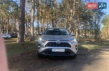 Внедорожник / Кроссовер Toyota RAV4 2019 в 