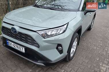 Позашляховик / Кросовер Toyota RAV4 2021 в 
