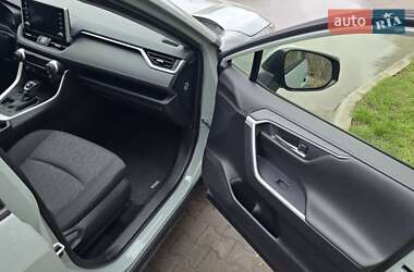 Позашляховик / Кросовер Toyota RAV4 2021 в 
